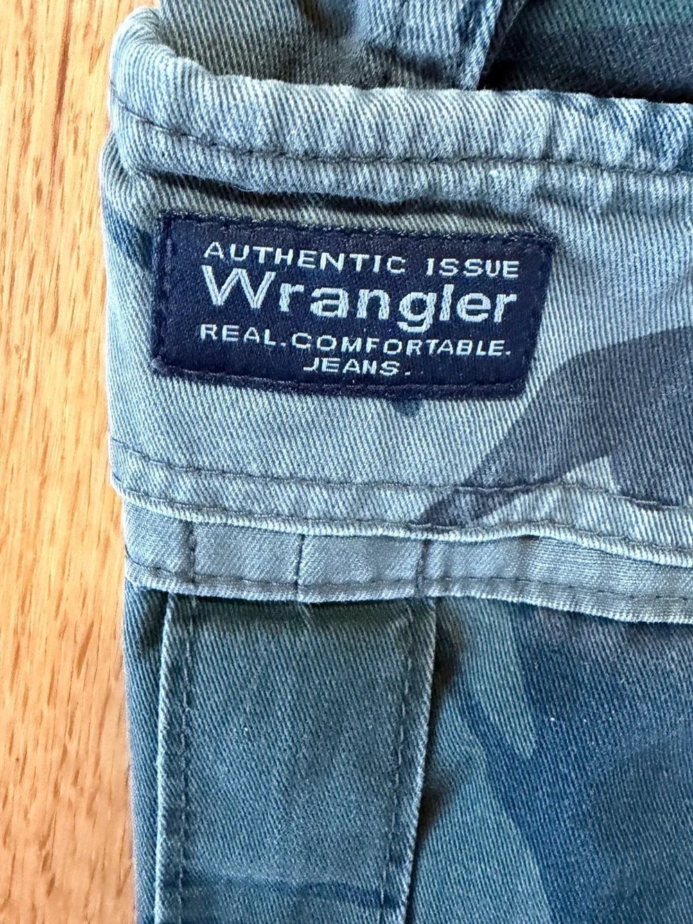 Vintage Wrangler Men's Camo Cargo Shorts - Green & Black